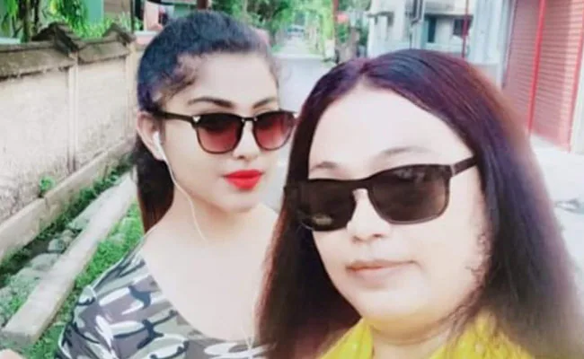এই প্রতিবেদনটি ২৫ ফেব্রুয়ারি ২০২০-এর—বাংলায় মা ও মেয়েকে পুড়িয়ে হত্যা, গ্রেপ্তার ২।